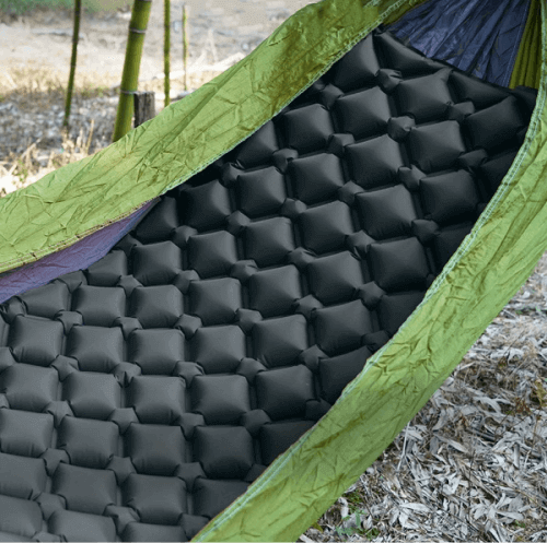Надувний туристичний матрац